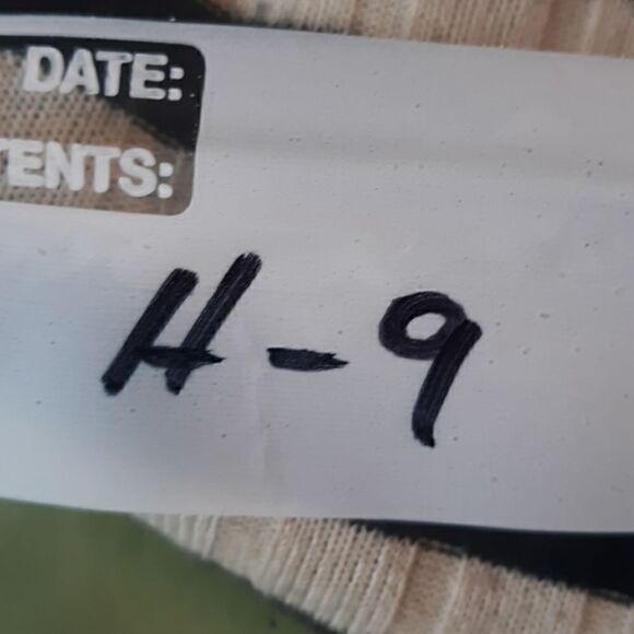 rue21, sleeveless top., black and off white. Small - Picture 7 of 7